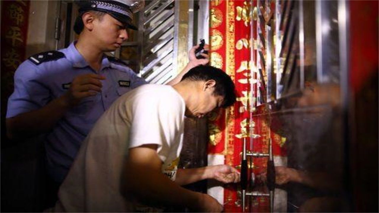 银川请开锁师傅开了锁后，师傅